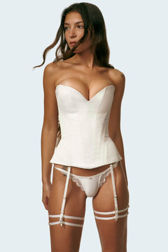 Mia is 5’8 and wears sizes 32D and XS