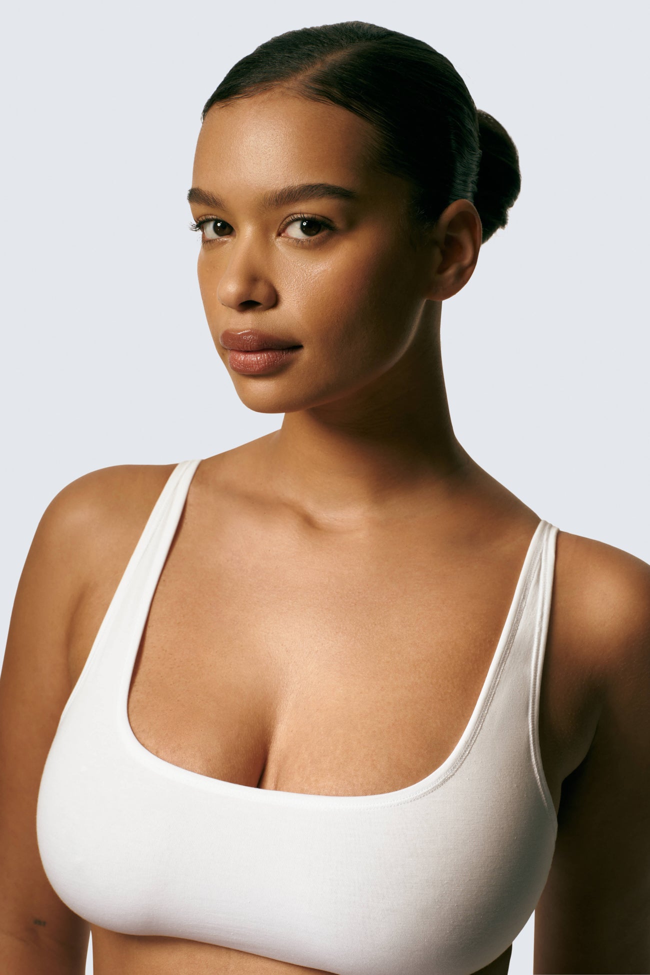 Shimma is 5'9 and wears sizes 36D and M