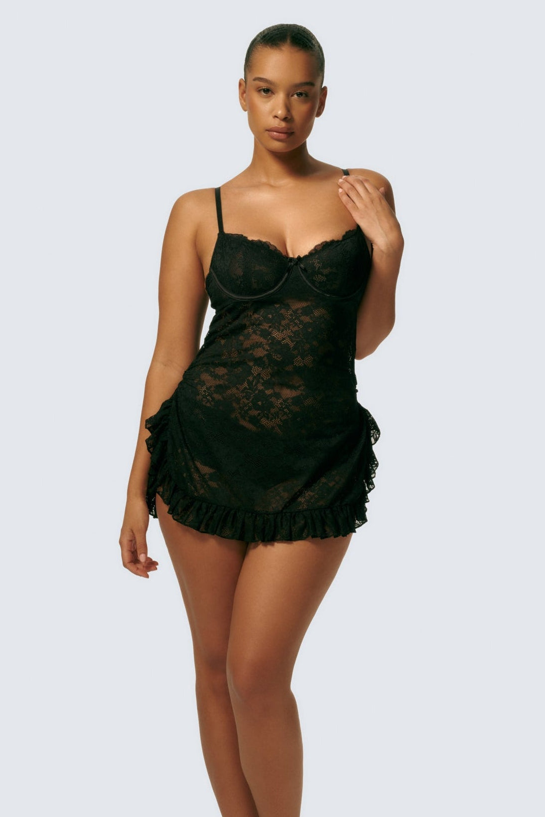 Shimma is 5'9 and 36D and wears M