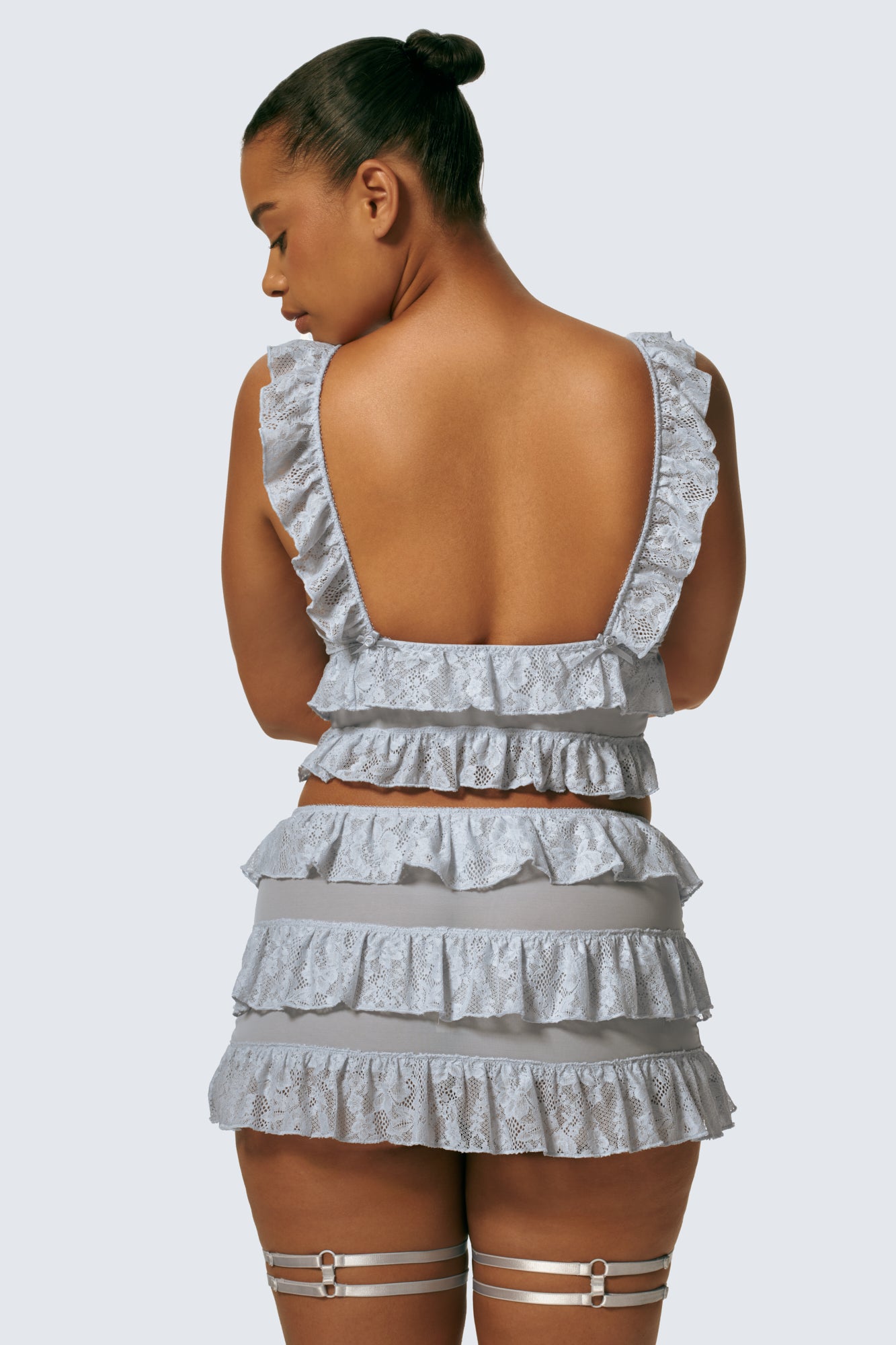 Shimma is 5'9 and 36D and wears M