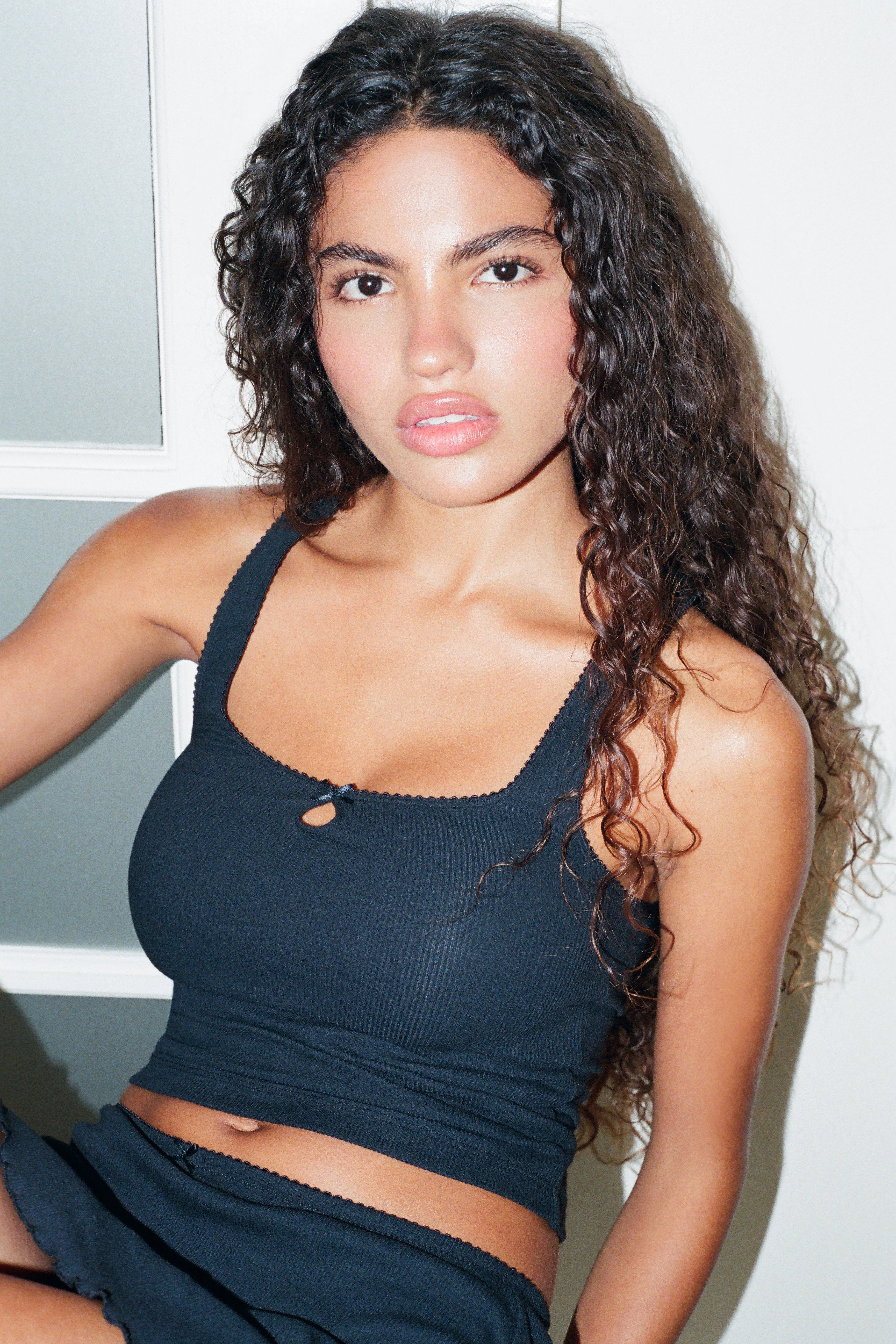 Keilani is 5'3 and 32C and wears XS