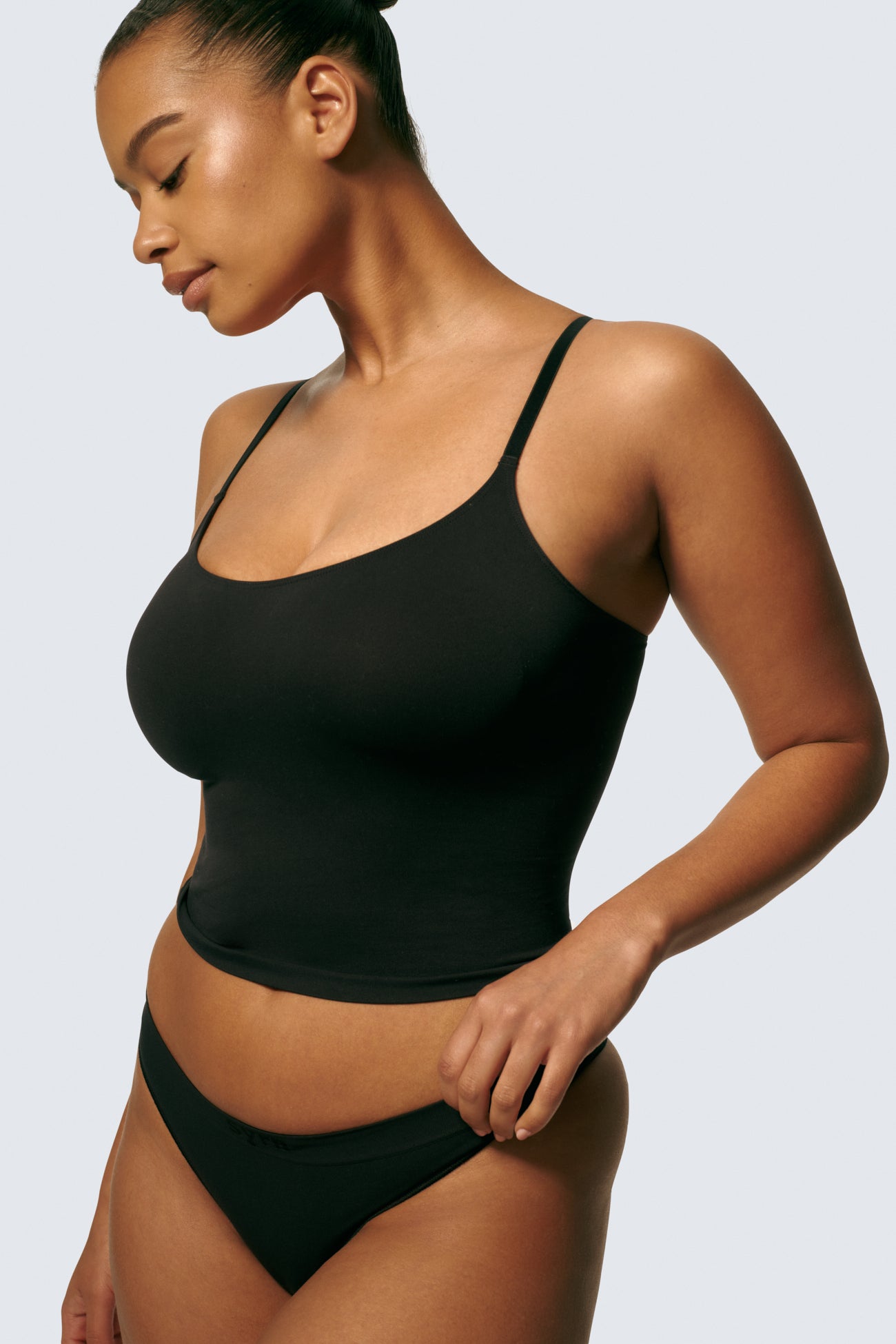 Shimma is 5’9 and wears sizes 36D and M