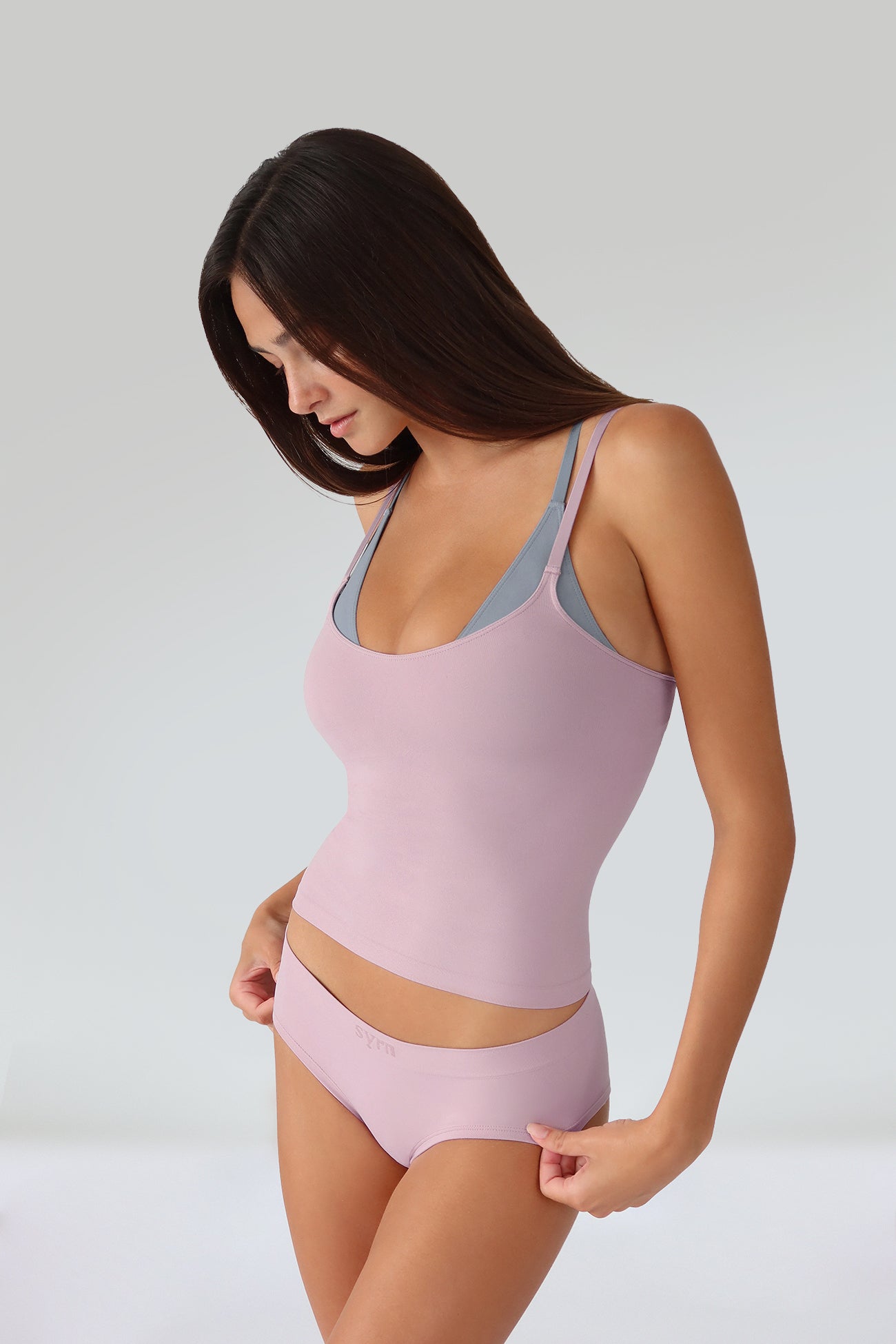 Brooklin is 5’7 and 34D and wears XS