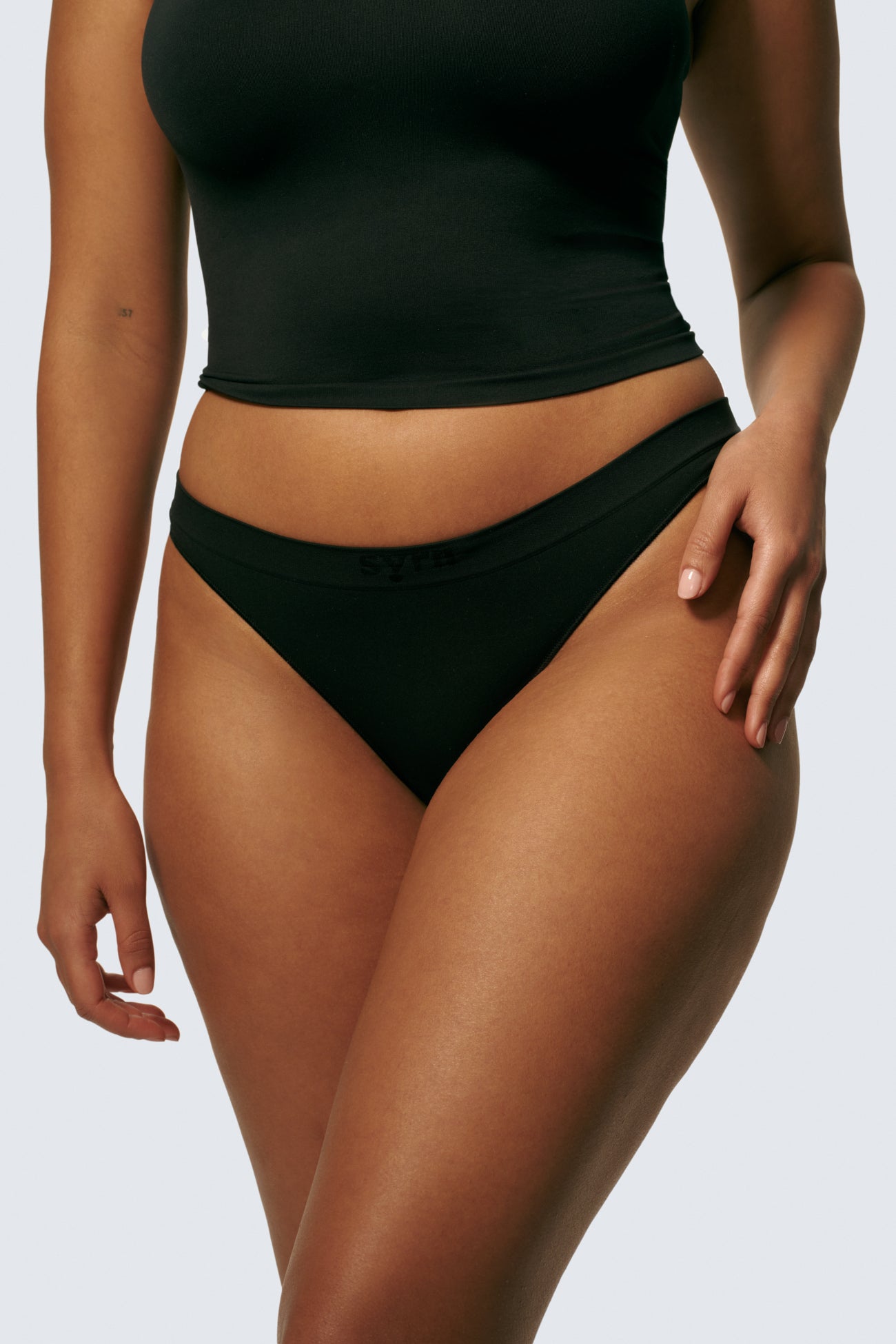 Shimma is 5’9 and wears sizes 36D and M 