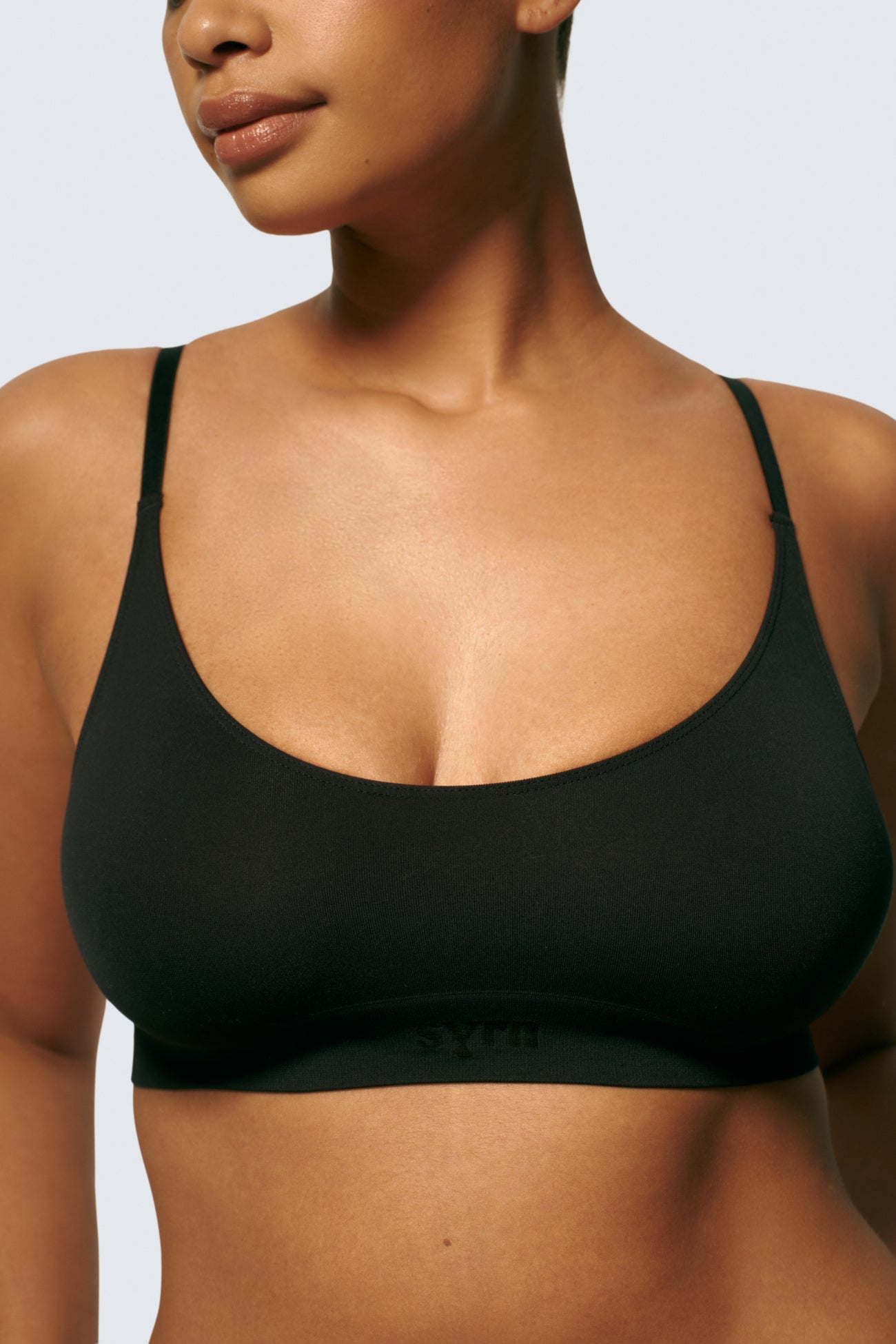 Shimma is 5’9 and wears sizes 36D and M