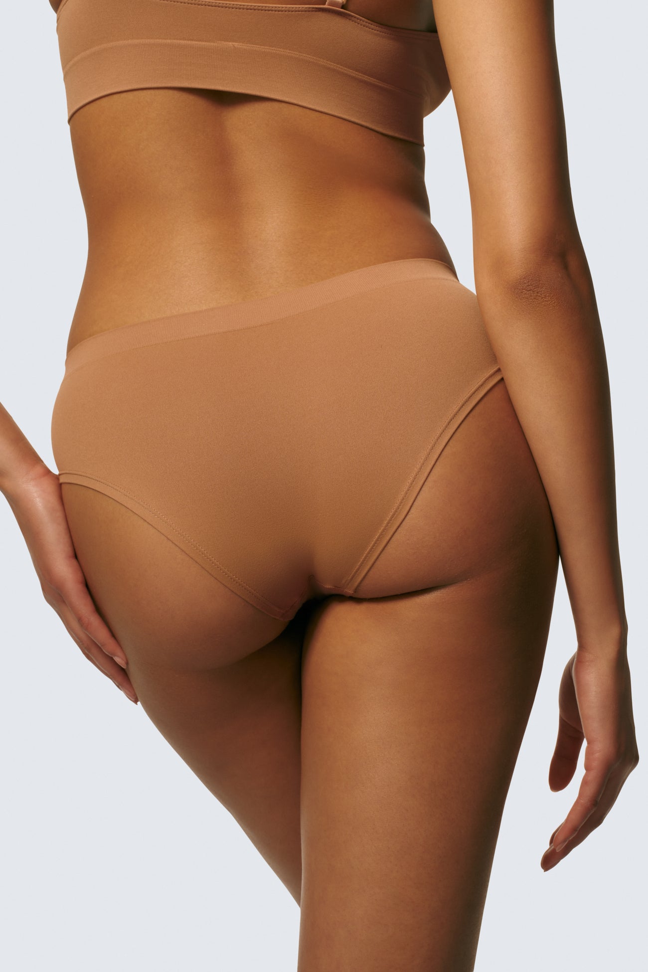 Michaela is 5’8 and wears sizes 34DD and M on top and S on the bottom