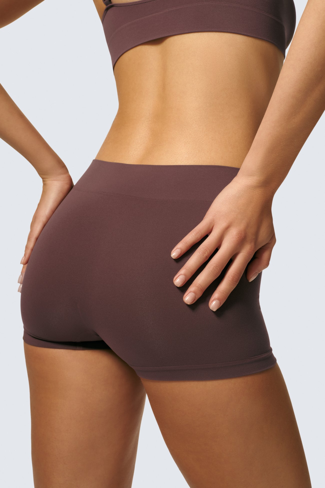 Freya is 5’8 and wears sizes 30DD and M on top and XS on the bottom