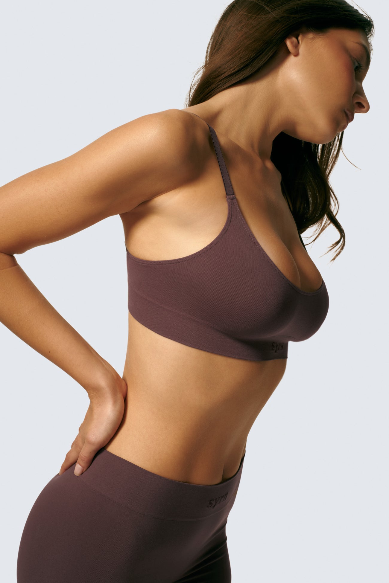 Mia is 5'8 and wears sizes 32D and S on top and XS on the bottom