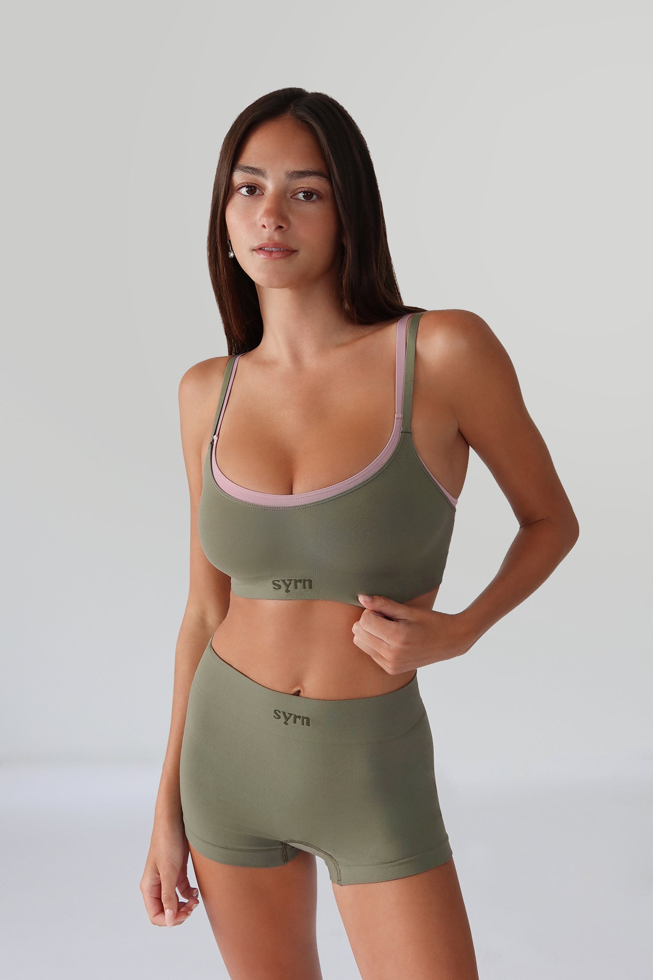 Brooklin is 5’7 and 34D and wears XS