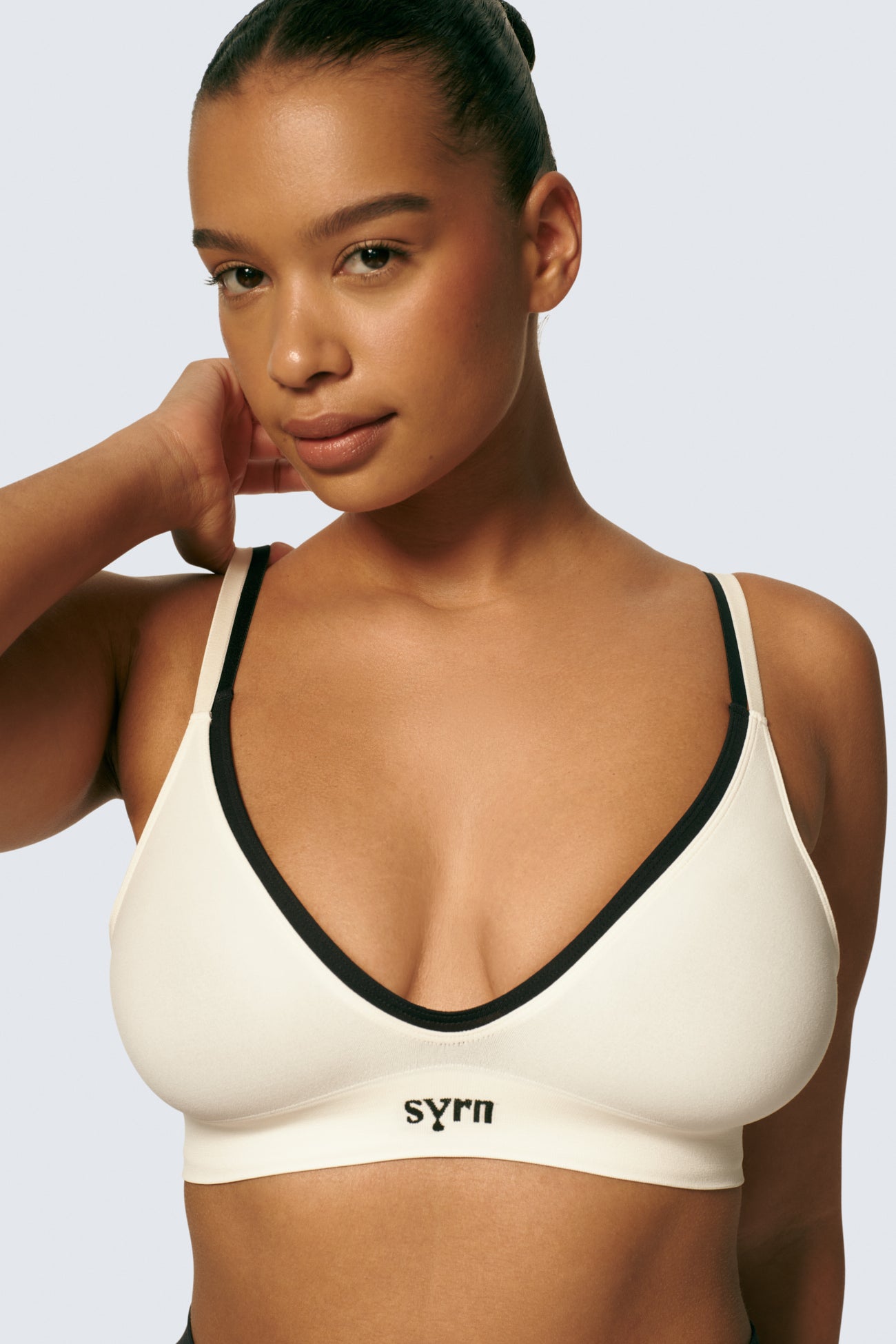 Shimma is 5’9 and wears sizes 36D and M