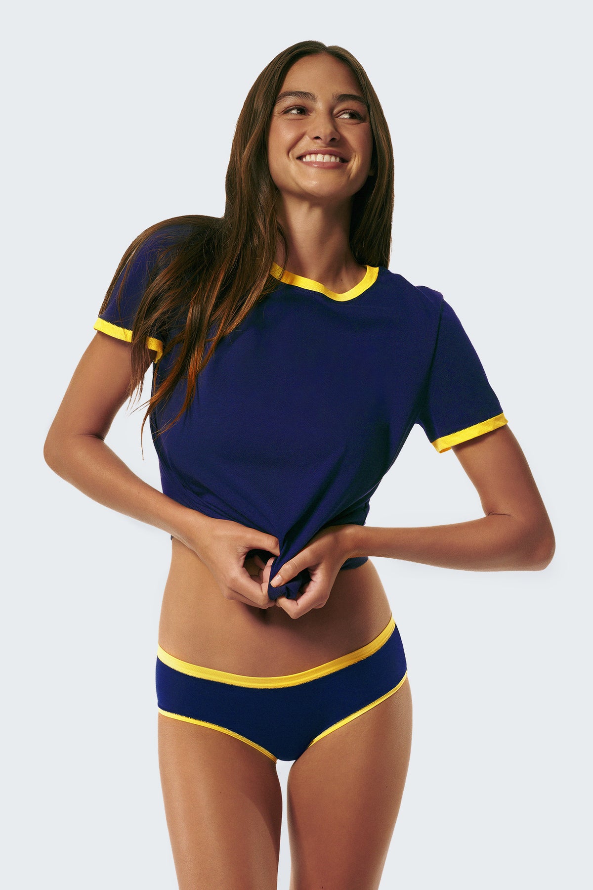 Brooklin is 5’7 and 32D and wears S on top and XS on the bottom