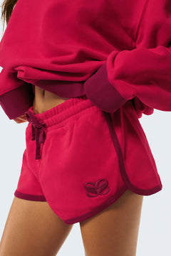 Brooklin is 5’7 and 32D and wears S on top and XS on the bottom