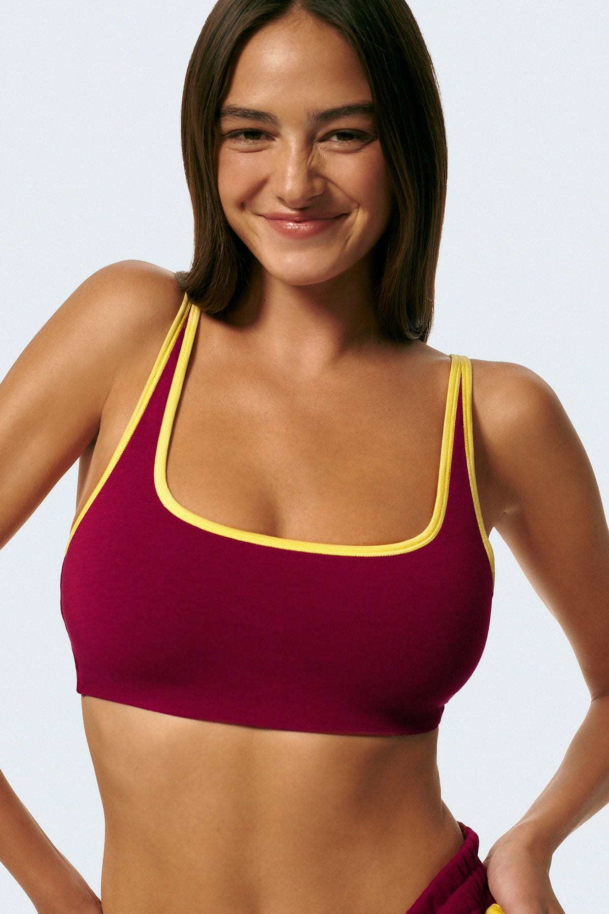 Brooklin is 5’7 and 32D and wears S on top and XS on the bottom