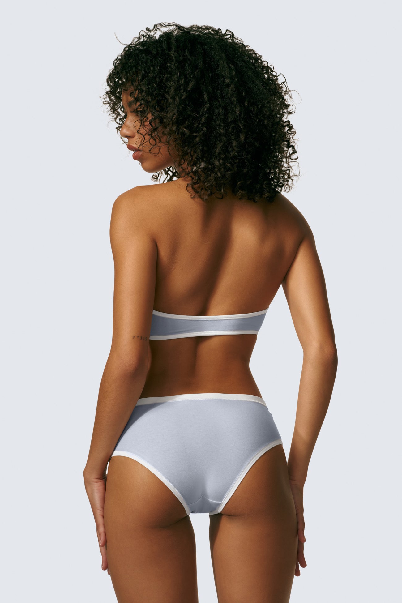 Kailyn is 5’5 and wears sizes 32B and XS