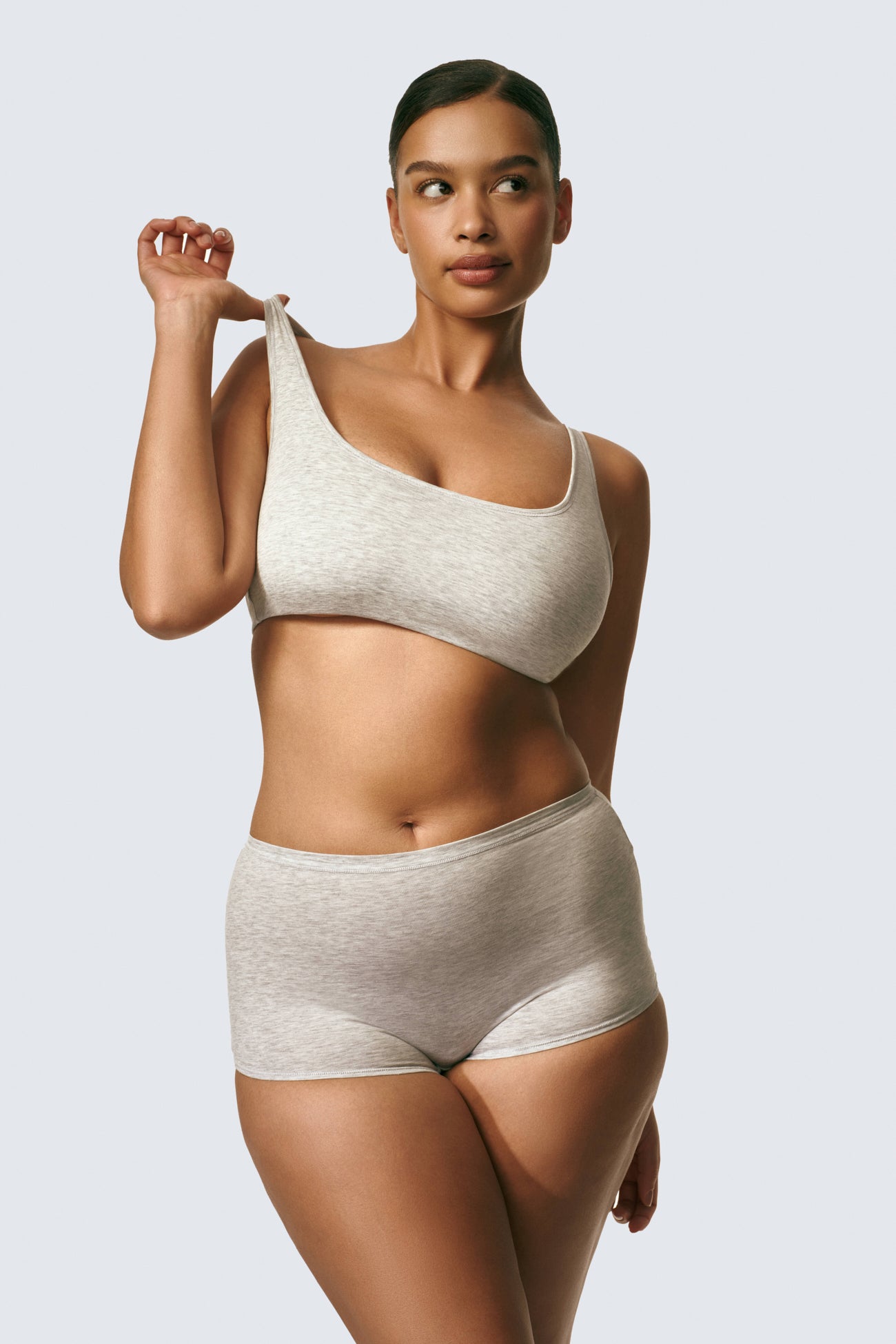 Shimma is 5'9 and wears sizes 36D and M