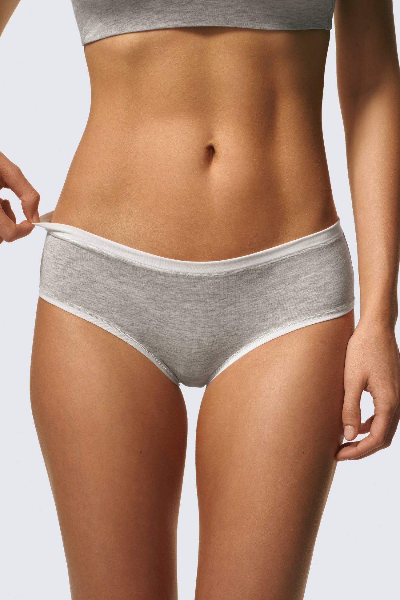 Freya is 5'8 and wears sizes 30DD and XS