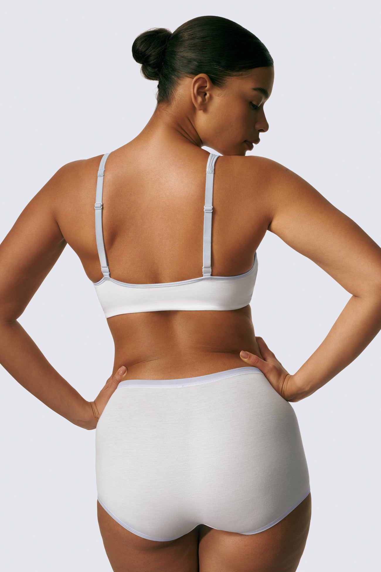 Shimma is 5’9 and wears sizes 36D and M