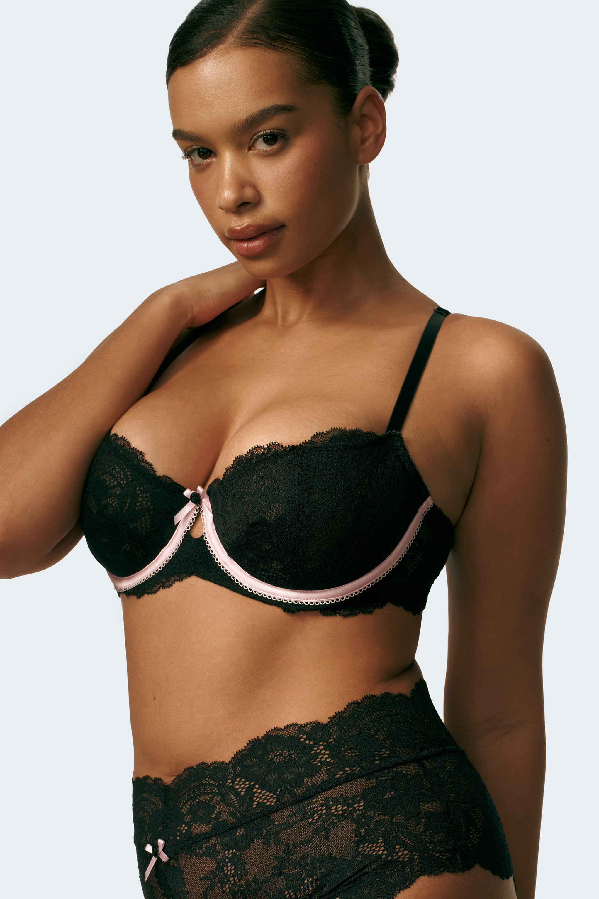 Shimma is 5’9 and wears sizes 36D and M