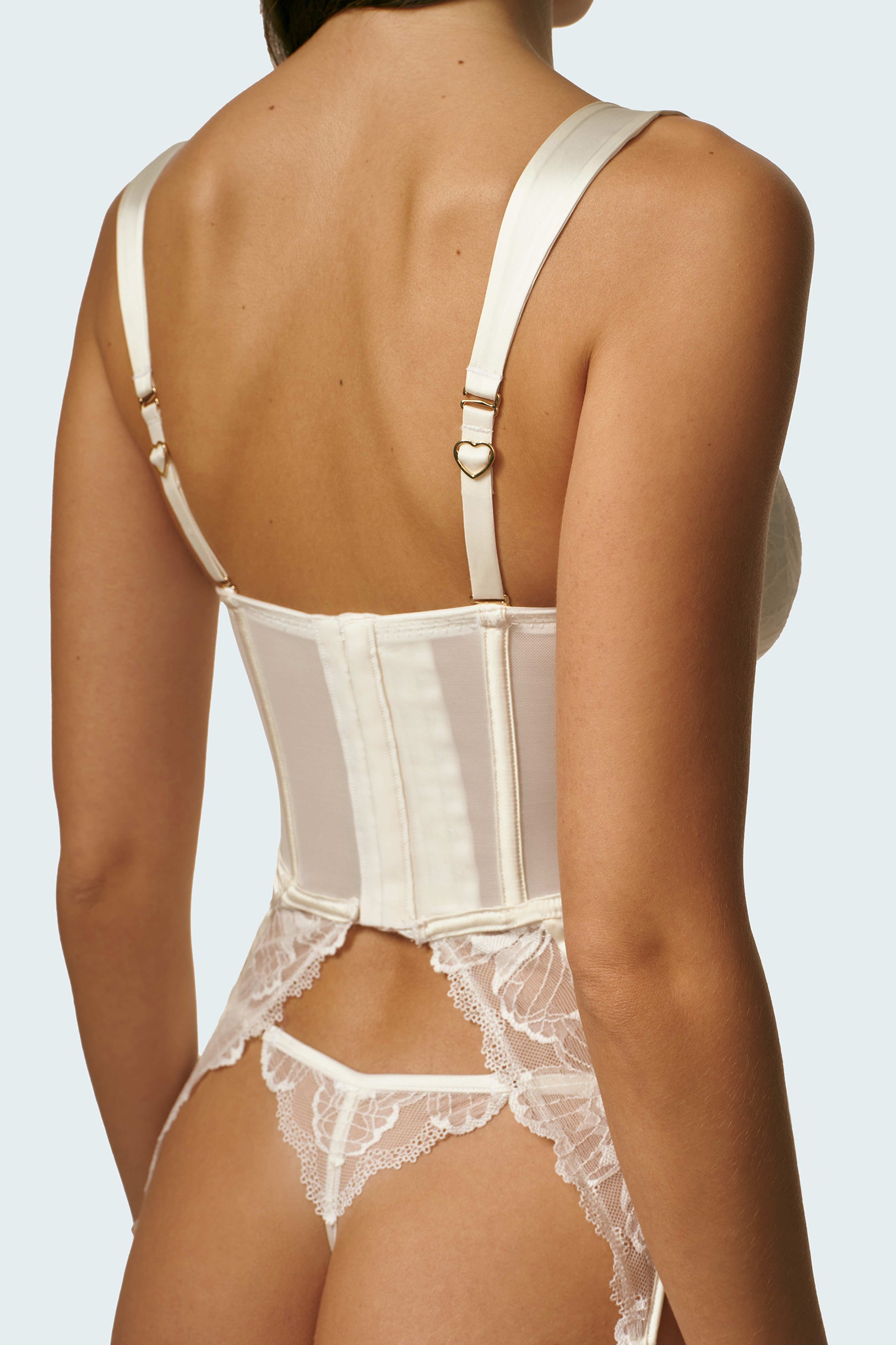 Mia is 5’8 and wears sizes XS DD+ and XS