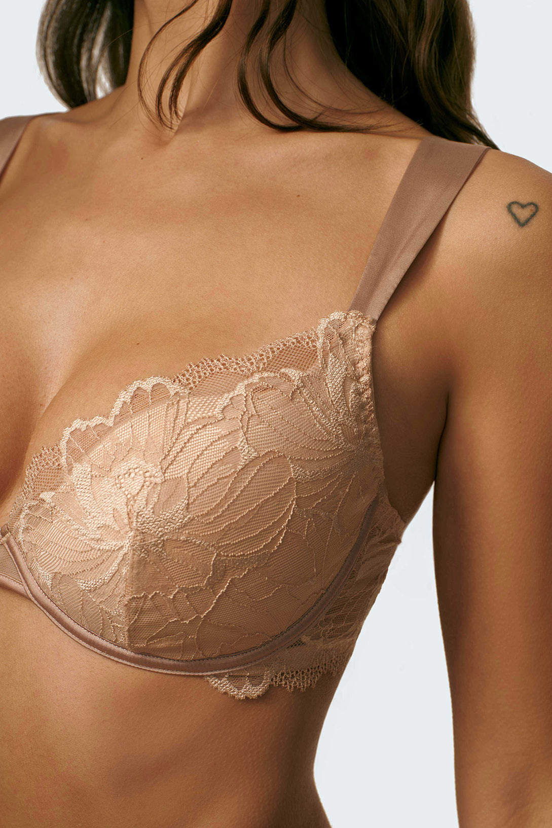 Mia is 5’8 and wears sizes 32D and XS