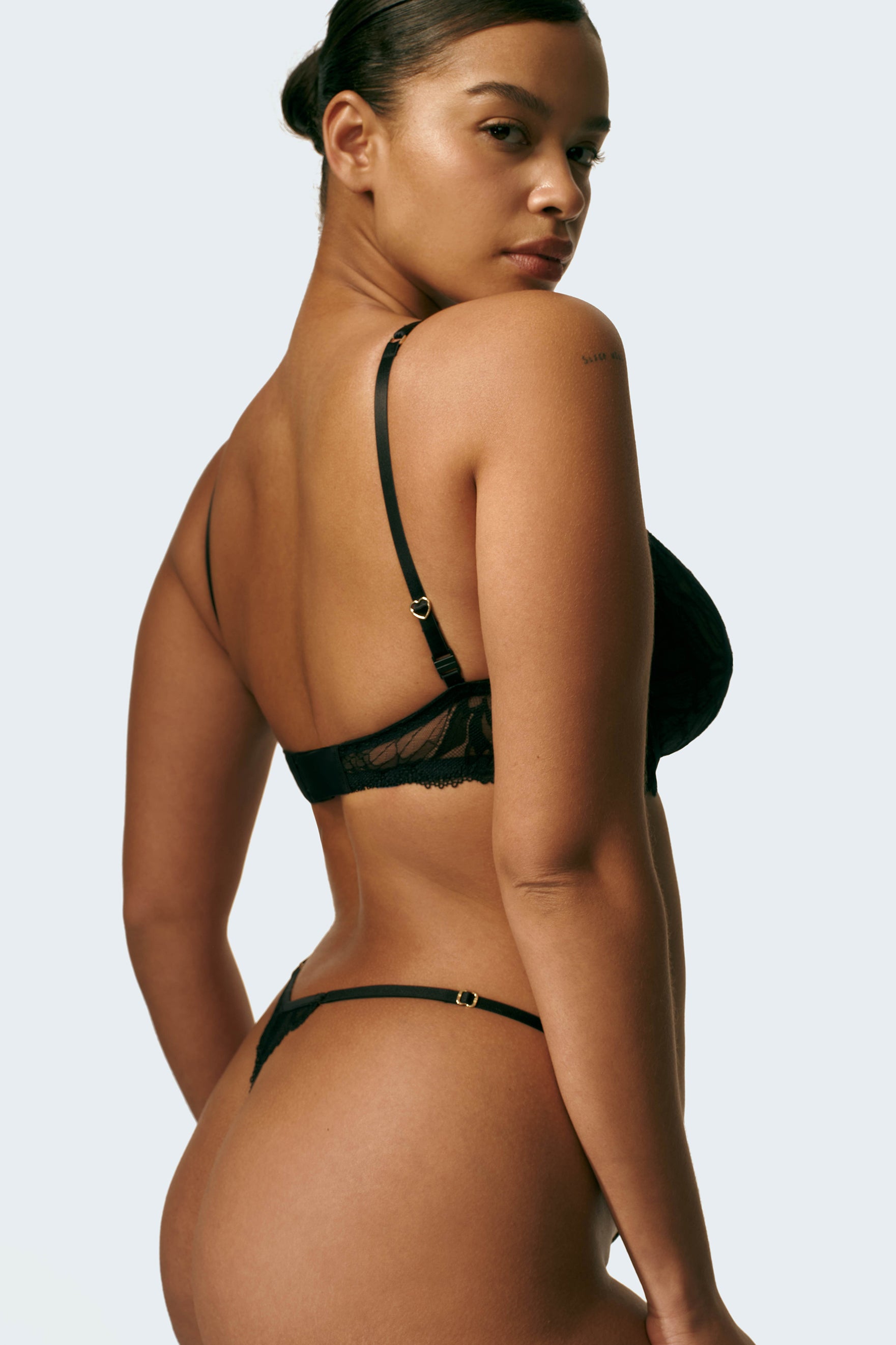 Shimma is 5’9 and wears sizes 36D and M