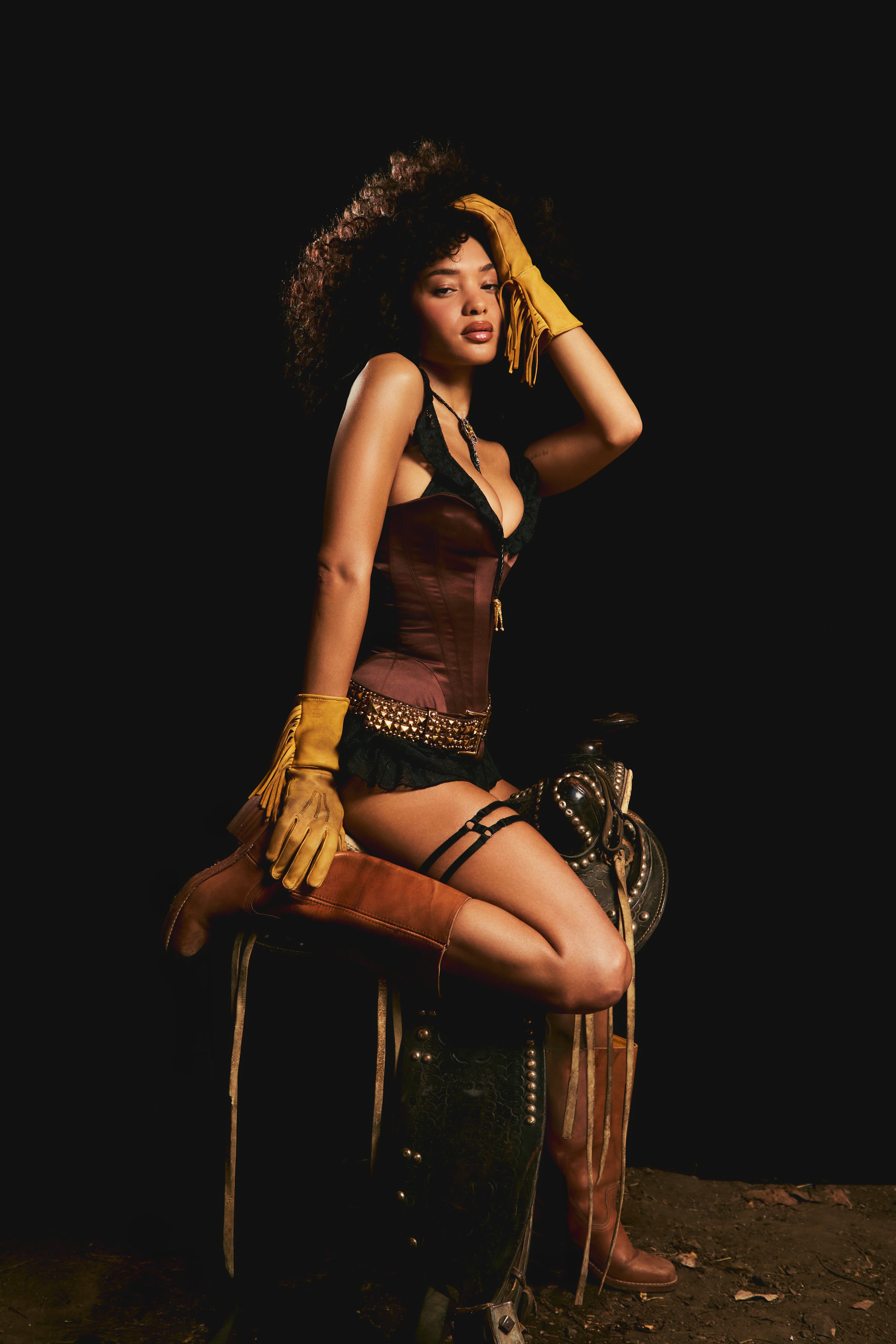 Jamea is 5’9 and 32DDD and wears XS DDD+ and XS